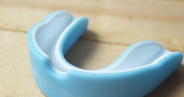 Blue mouthguard to prevent implant damage